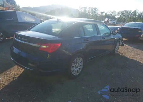 2014 Chrysler 200 Lx z USA, uszkodzony, nr VIN 1C3CCBAB4EN122665